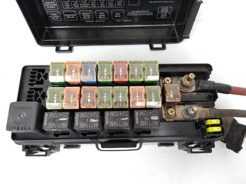 P56021011AZ Dodge 2003 Ram Van 3.9L Fuse Box Engine Bay 3.9 1500 2500 2002 F22 - Picture 9 of 18