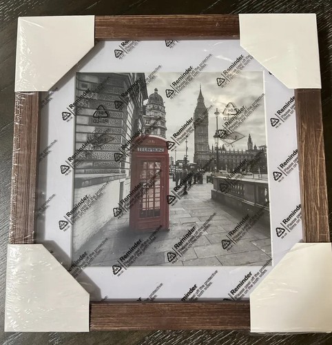 A picture of London and frame - Picture 2 of 3