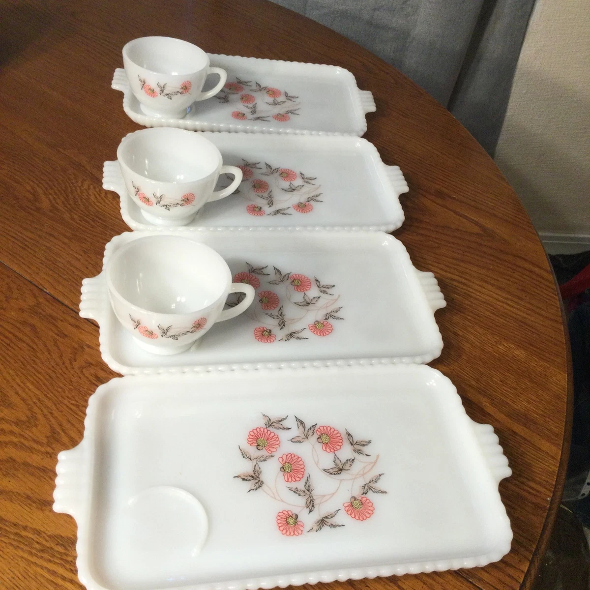 Fire-King Bake and Serve 12ピースセット 新品 Gánate $100 en Puesto Market de Hayward, CA | TikTok 食器