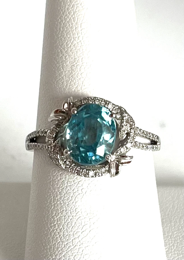 BEAUTIFUL SATURATED OVAL BLUE ZIRCON AND DIAMOND RING WHITE GOLD - Image 2 of 3