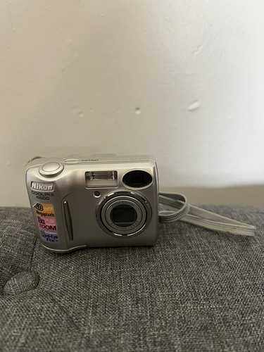 Appareil Photo Numérique Vintage Nikon Coolpix 4600 4MP 2005 - Occasion Fonctionnel Avec Accessoires
