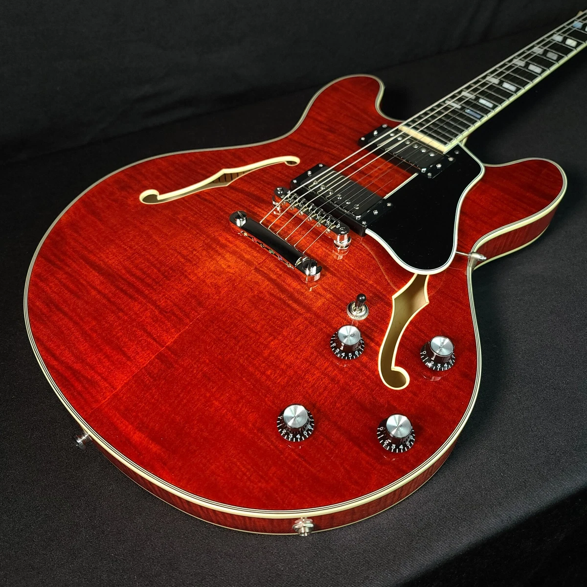 Eastman T486 2351 Classic Finish Semi Hollow Electric Guitar