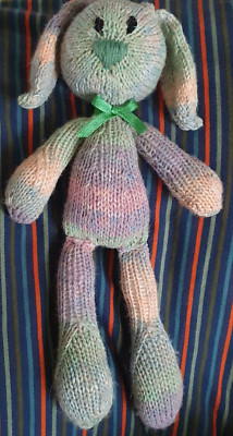 Sirdar Crofter Rascal kuschelig handgestrickt Hase Kaninchen Baby Geschenk Ostern Neu