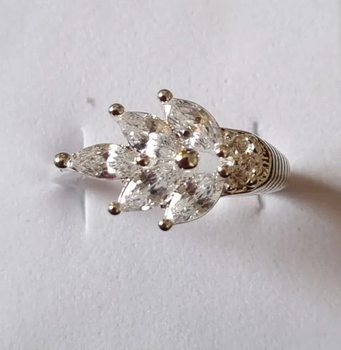 925 STERLING SILVER FILLED RING WITH CLEAR CZ'S RING & FREE GIFTBOX SIZE 8/N - Picture 2 of 8