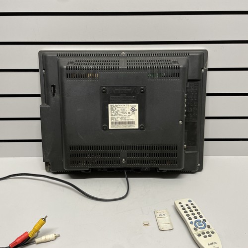 Sanyo DP19647 HD 19" Flat Screen Panel RCA Coaxial AV Retro Gaming TV w/ Remote - Picture 10 of 24