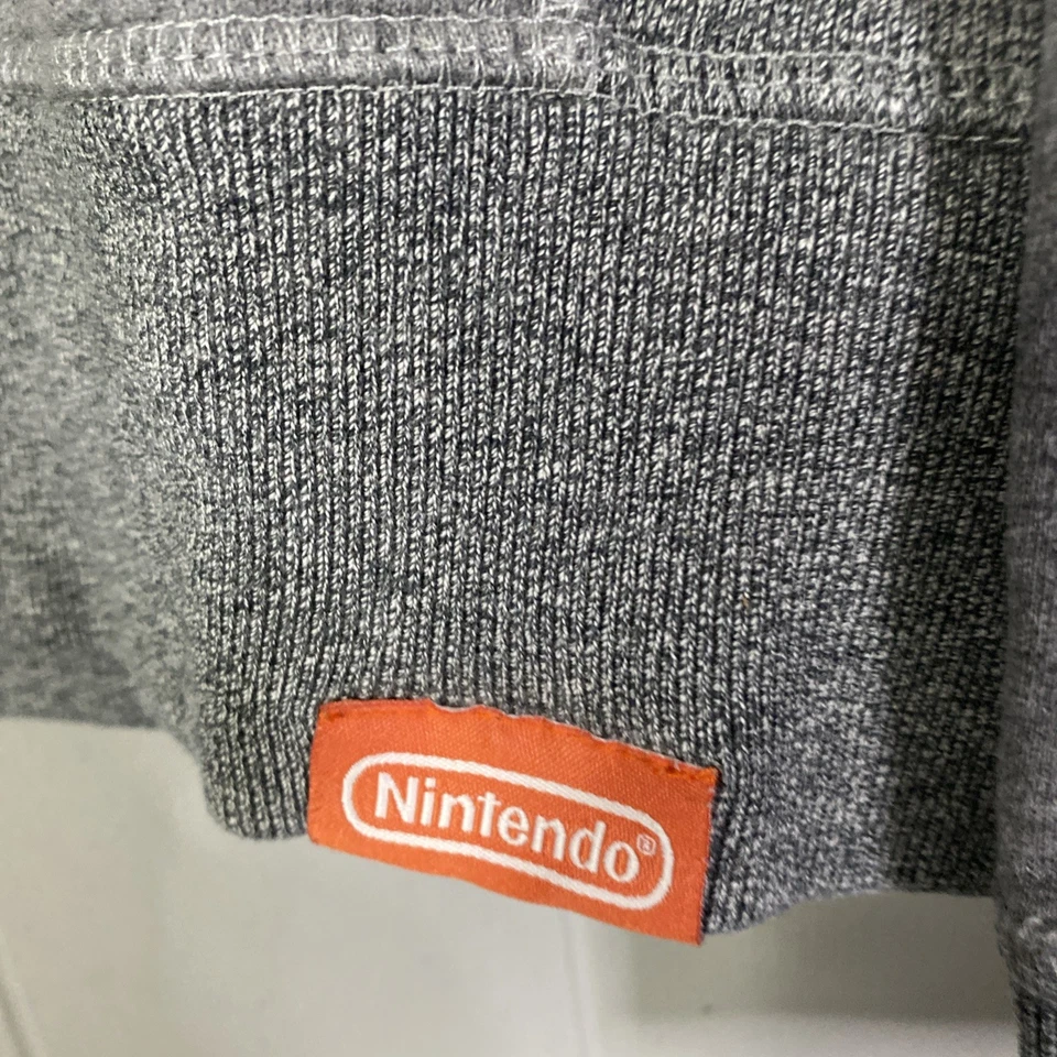 Sudadera Nintendo New York Kanji Logo Cuello Redondo Gris Unisex Pequeña Cuadrada 21x26 Foto 3 de 4