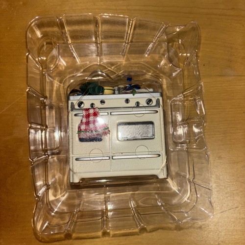 Hallmark 2004 Keepsake Ornament Christmas Cookies! Magic Oven Light & Fragrance - Picture 4 of 5