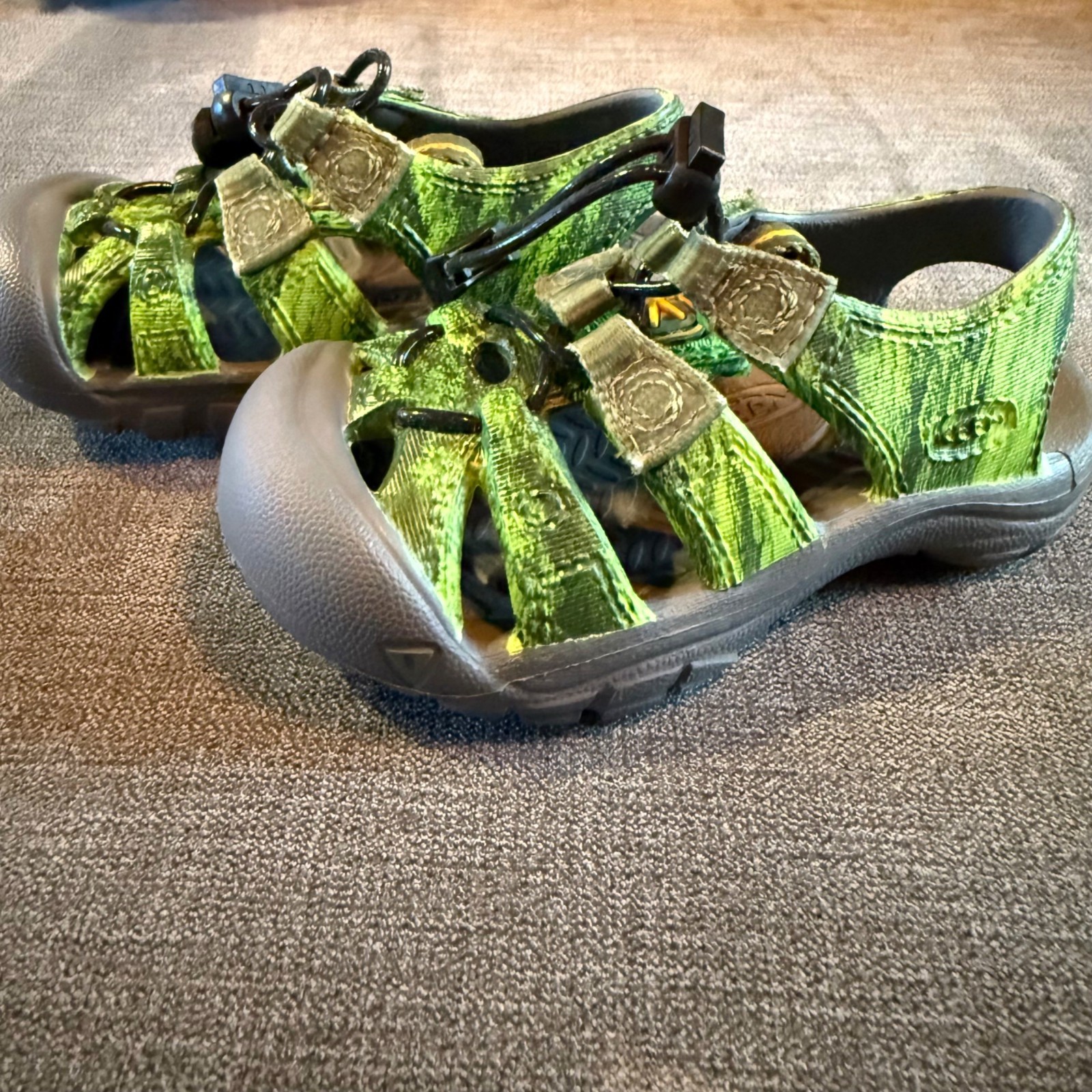 Sandali Keen verdi neri punta chiusa giovanili 5 resistenti comodi outdoor acqua