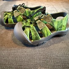 Keen Green Black Closed Toe Youth Sandals 5 Durable Comfortable Outdoor Water