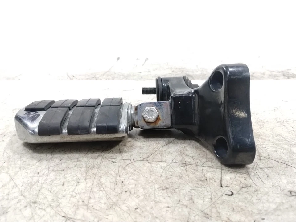 Kawasaki VN1600 Vulcan Classic 2004 reposapiés trasero derecho pasajero reposapiés y montaje Foto 4 de 4