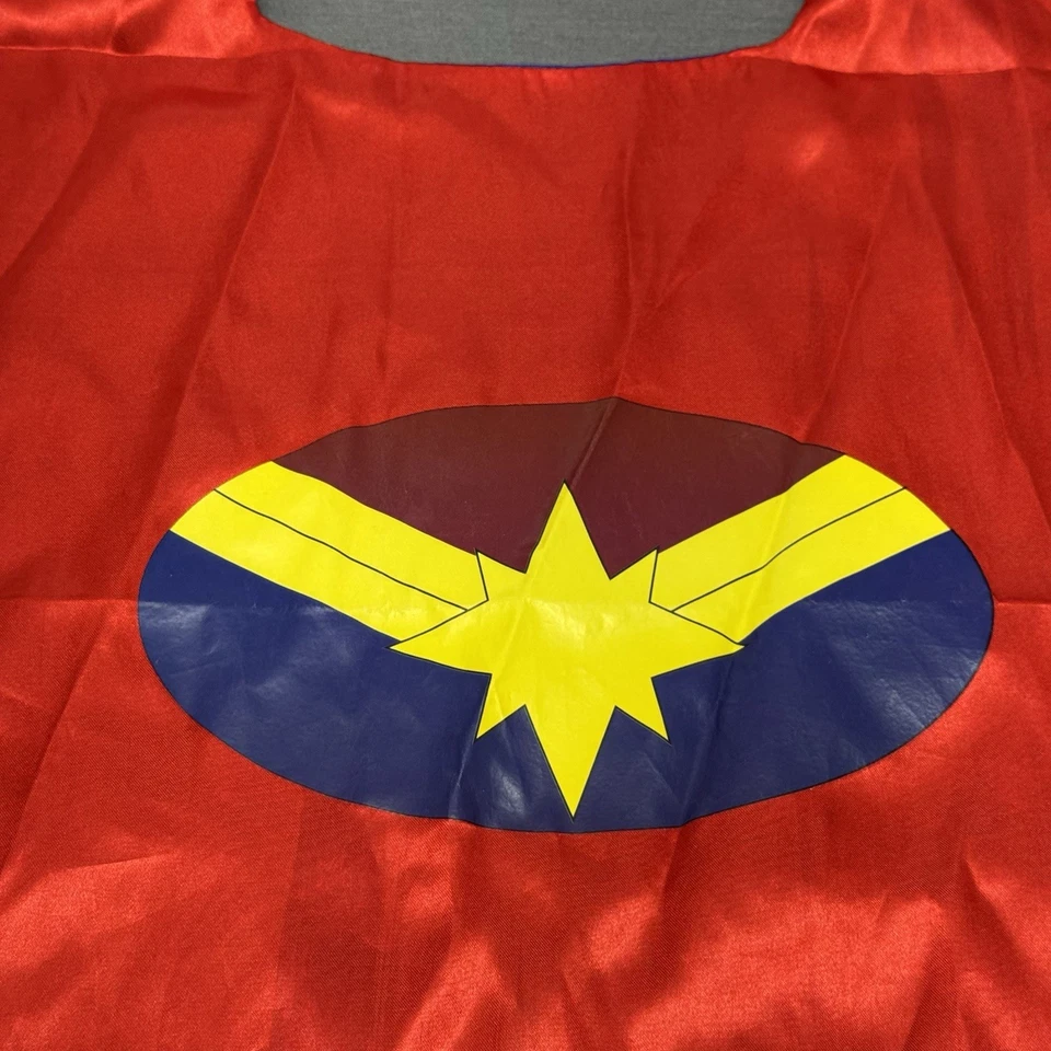 Disfraz de capa de superhéroe Capitana Marvel para niños Foto 2 de 4