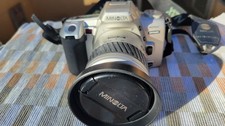MINOLTA 404si DYNAX + zoom 28-80 AP avec sa socoche de transport