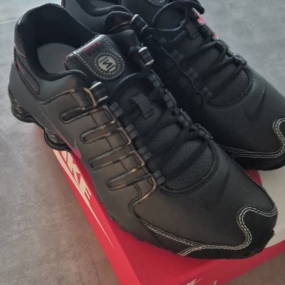 Nike Shox NZ Herren Sneaker Leder Low Top Schnürung Schwarz/Rot EU 42.