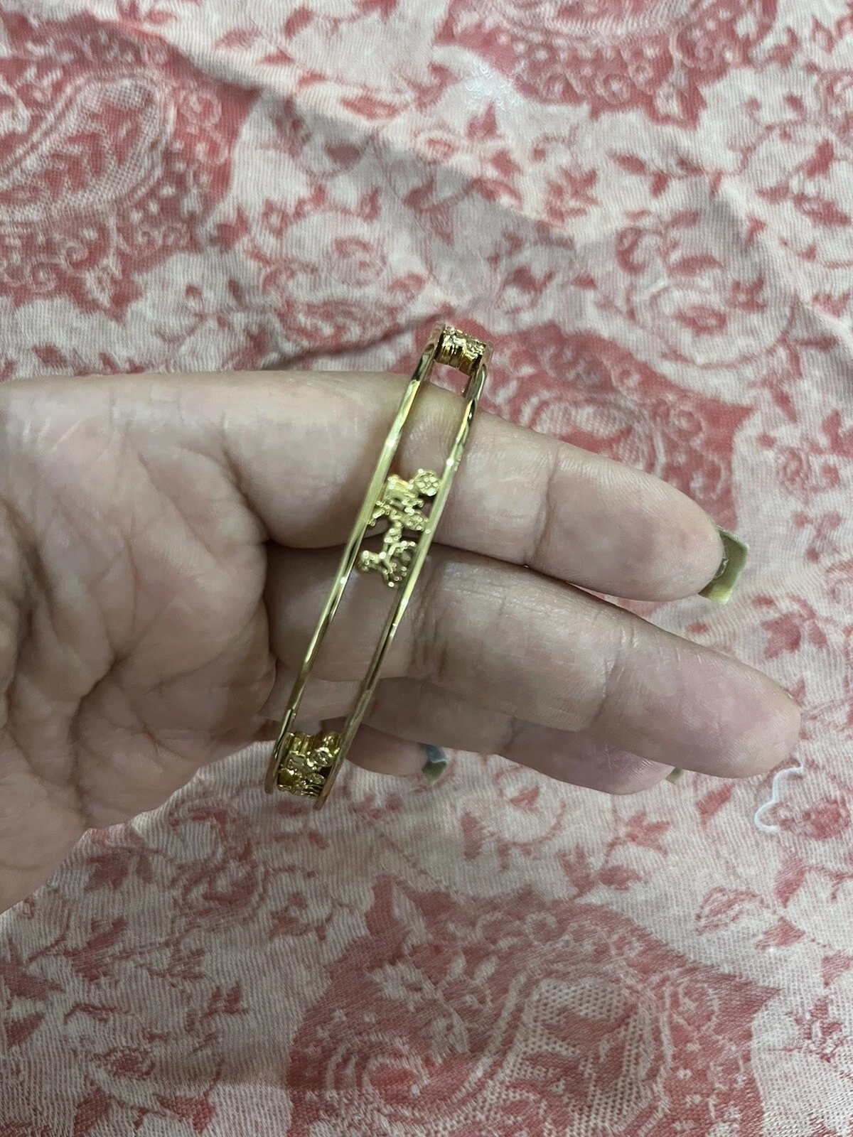 Classico Bracciale Bracciale Oro Coach: Eleva il tuo stile con Eleganza Senza Tempo