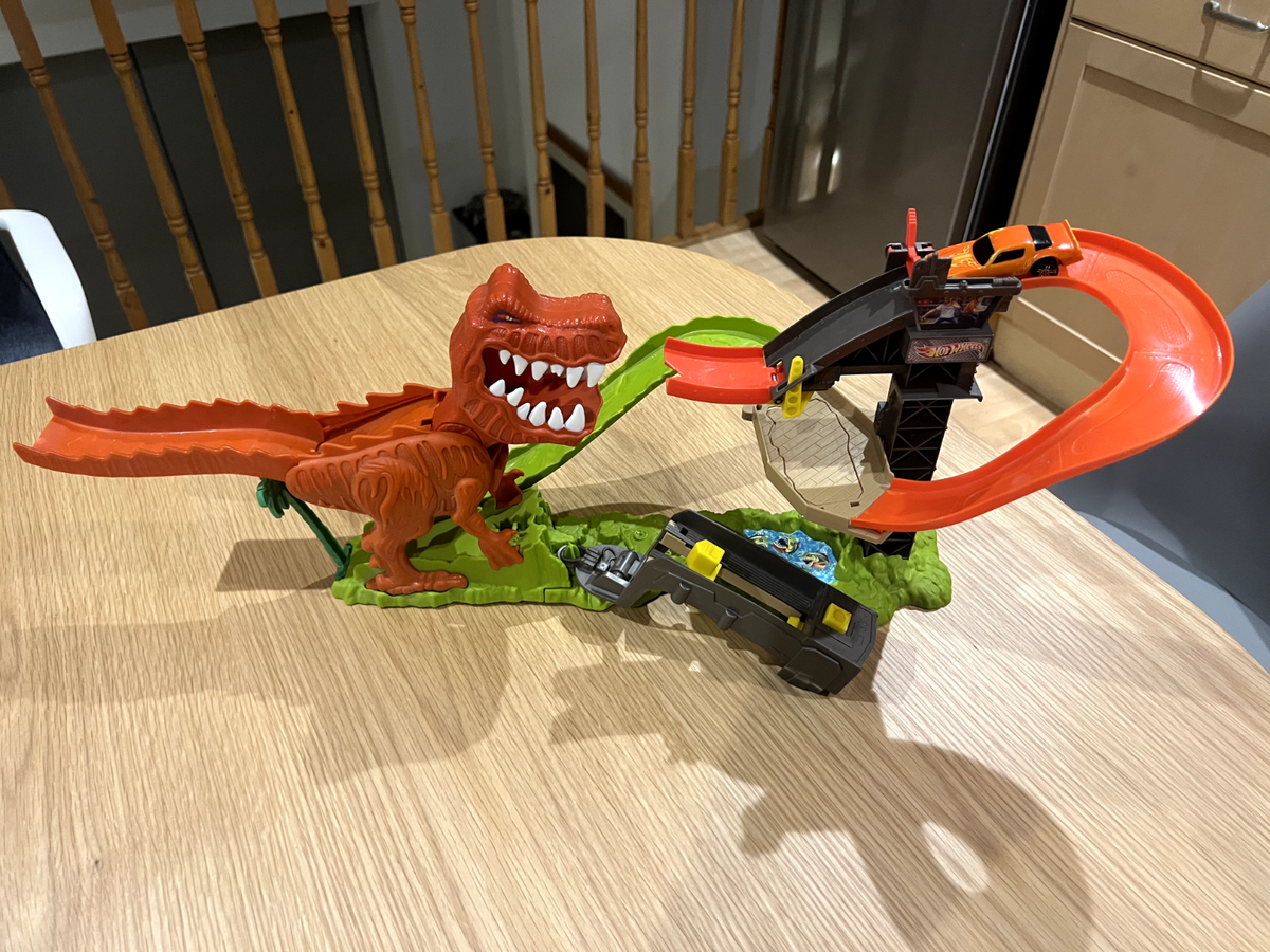 Hot Wheels T-Rex Takedown Set RARE UK