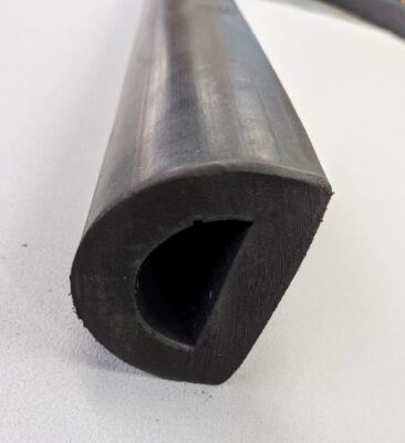 Black Hollow D Marine Rubber D Fender - 75 mm breit x 50 mm hoch - bis zu 3 m lang