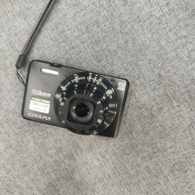 Nikon COOLPIX S7000 Digital Camera 16 MP 20x Optical Zoom English
