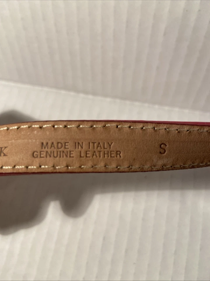 Cinturón de cuero rojo Kate Spade New York brillante acento de lazo S cierre estenopeico Italia Foto 4 de 4