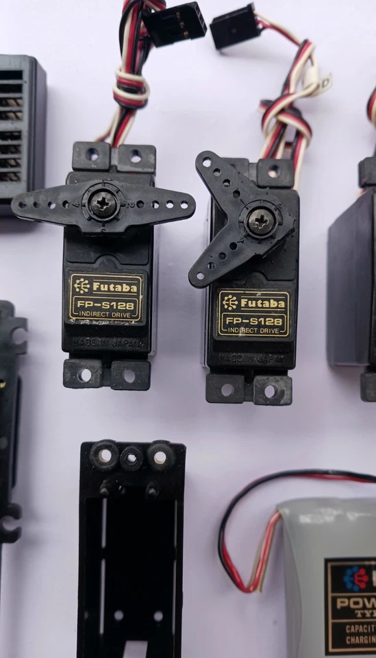 Futaba FP-R107M-72 Receiver 4 FP-S128 Servos Battery Type NR-4J Pack 8 Piece - Image 4 of 4