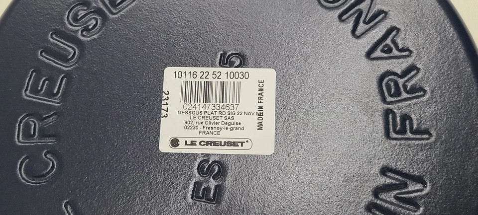 Le Creuset Signature Round Trivet Matte Nuit 8.8 In - Image 3 of 4