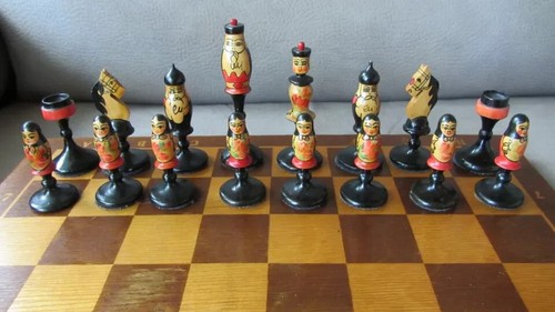 GRANDE SCACCHI DI LEGNO RUSSI FATTO E DIPINTO A MANO - Foto 3 di 16