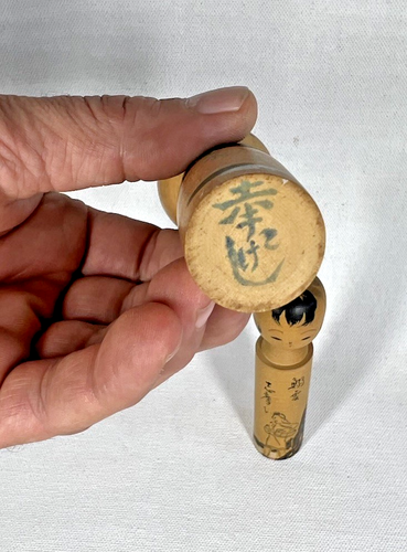 Lote de 2 muñecas antiguas de madera Sosaku Kokeshi firmadas en Japón - Imagen 5 de 6