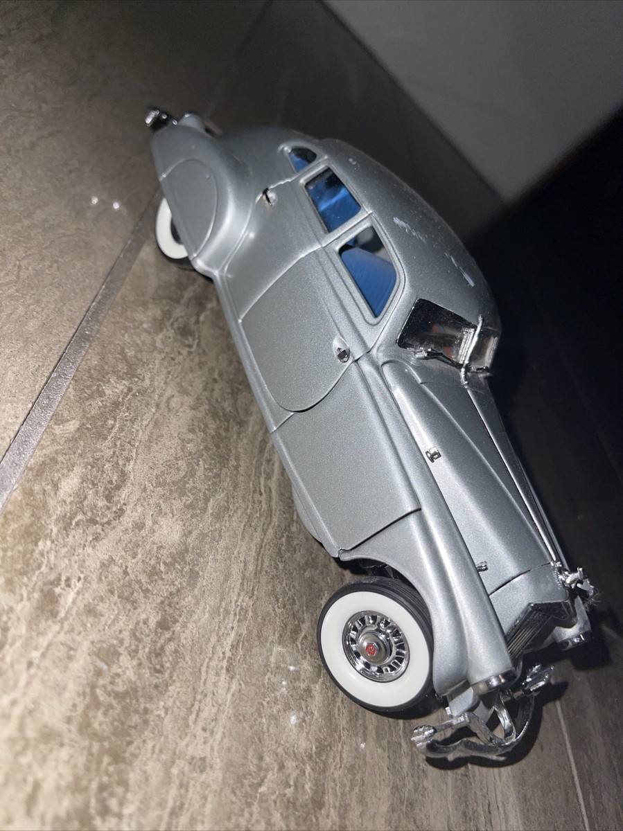 Signature Models 18136 1:18 1933 Pierce-Arrow Silver Arrow Car EX