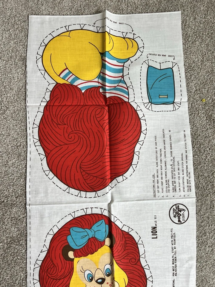 Panel de tela de almohada de héroe león estilo años 50 raro corte y costura artesanal de PolyFil Foto 3 de 3