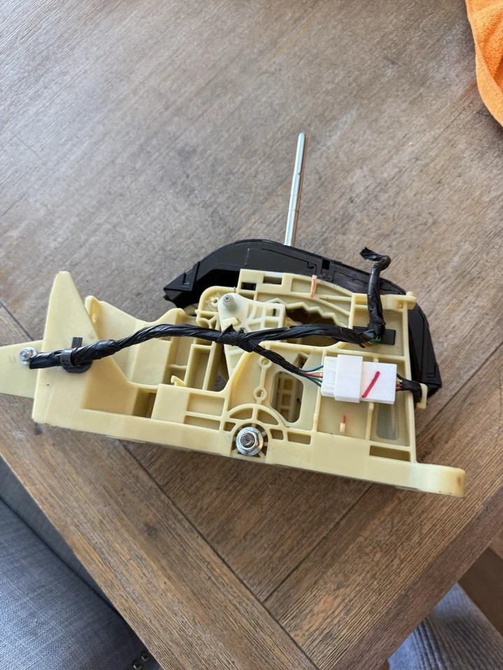 2012-2017 HYUNDAI ACCENT Transmission Floor Gear Shifter 46700-1r220 OEM - Image 4 of 4