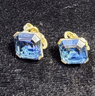 Vintage Crown Trifari Gold Tone W/ Blue Rhinestone Clip on Earrings