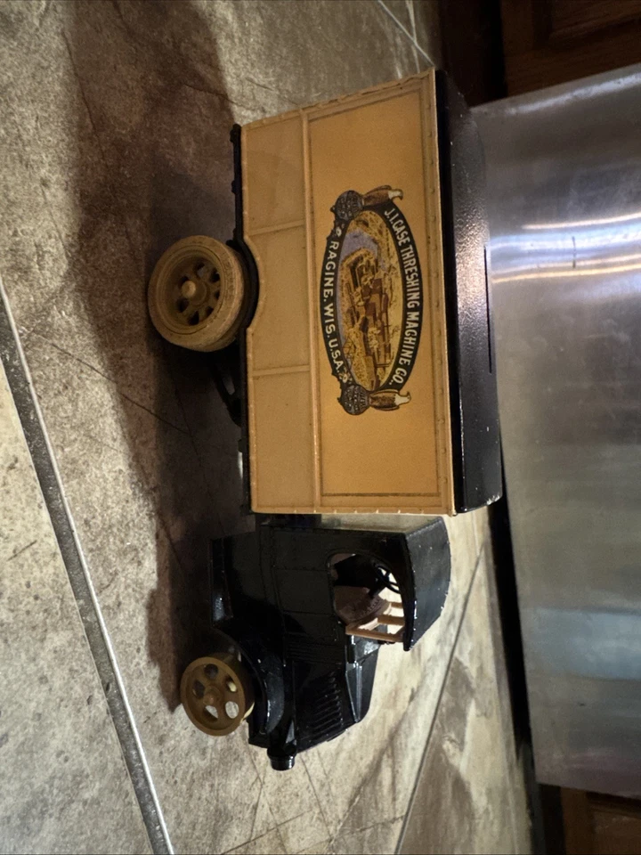 Banco de monedas fundidas a presión Ertl 1926 Mack Bulldog Foto 2 de 4