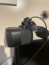 Varjo Aero VR Headset - Black one controller