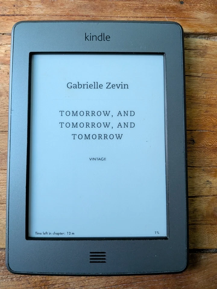 Amazon D01200 Kindle Touch 4th Generation- 4GB - Wi-Fi + 3G - 6 inch e-Reader - Image 3 of 4