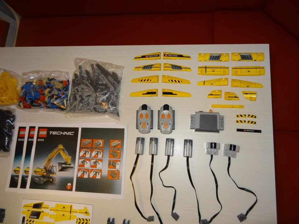 Lego Technic 8043 motorisierter Raupenbagger 100% komplett neue Sticker - Bild 4 von 4