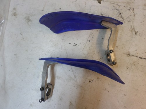 YAMAHA YZ250 01 LEFT & RIGHT HAND GUARDS WITH BRACKETS BUSH PROTECTORS USED 622 - Picture 3 of 4