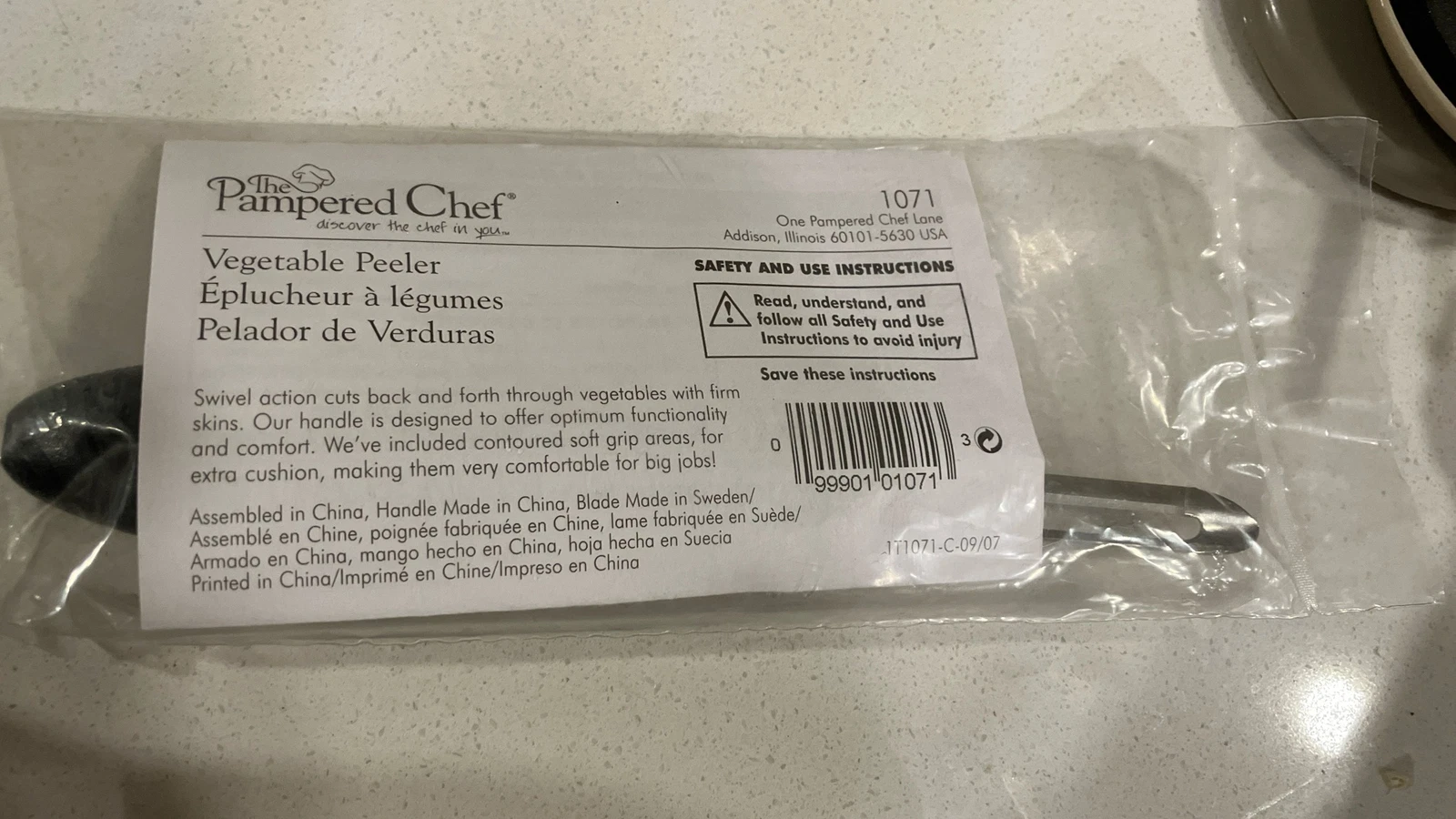 Pampered Chef Vegetable Peeler Black 7.5 in #1071 Stainless Steel Easy Grip NEW