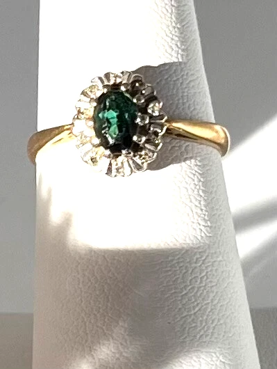 RARE ANTIQUE VINTAGE 18K YELLOW GOLD NATURAL GREEN TOURMALINE AND DIAMOND RING - Image 2 of 4
