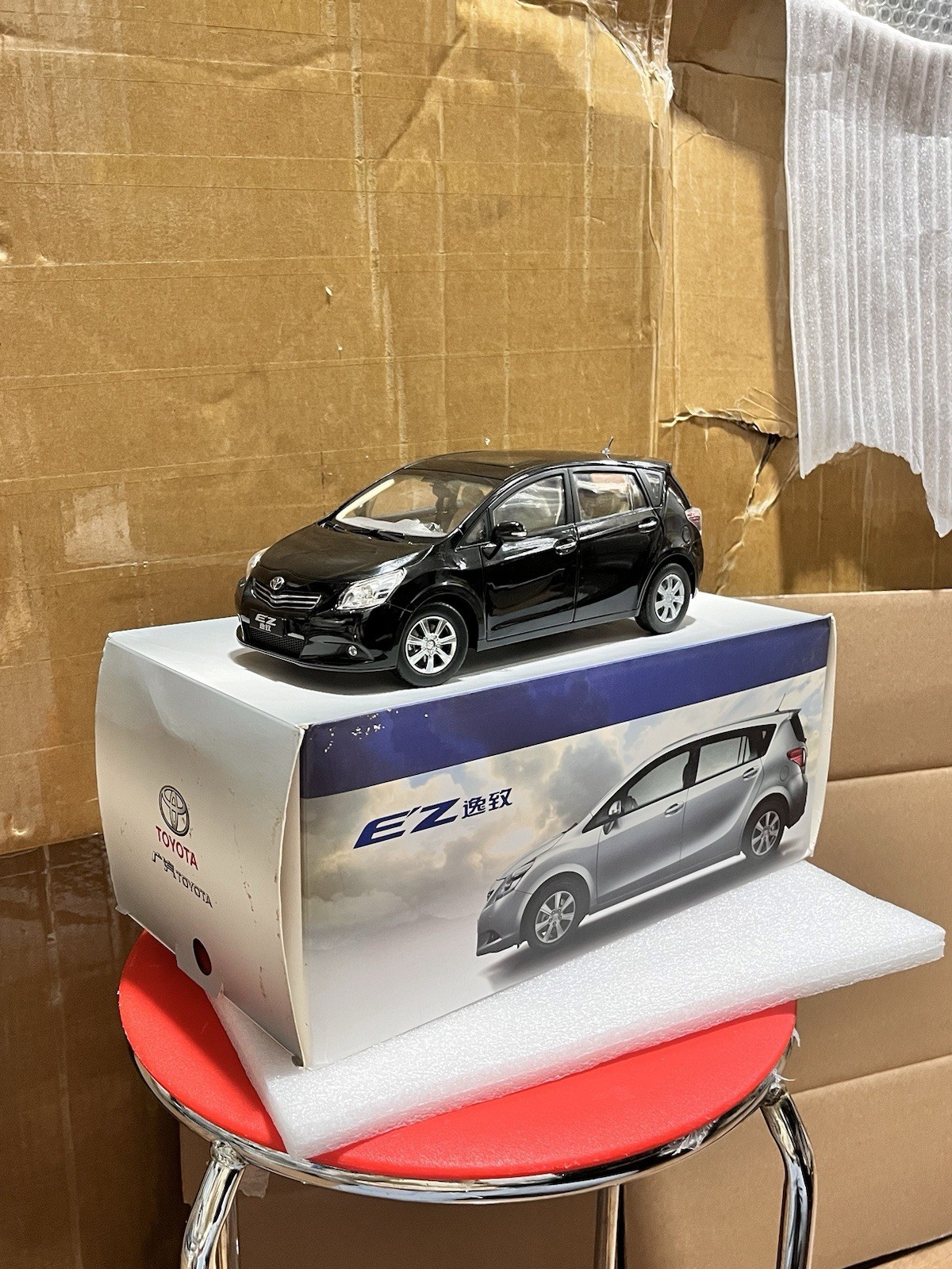 1:18 Scale Toyota Verso EZ Black Diecast Model Car