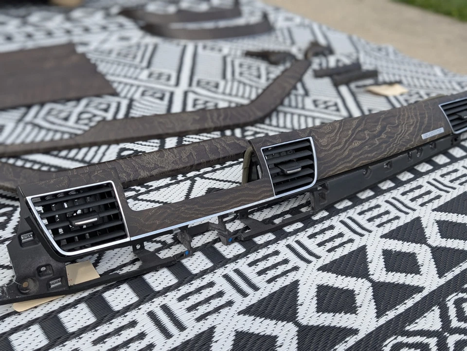 Комплект отделки Audi A8 D4 2011-2018 Natural Ash коричневый/золотой Braungold L4H000011DG - Изображение 2 из 4