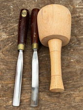 2x Vintage Quality Ashley Iles Carving Chisels & Carving Mallet Carpenters Tools