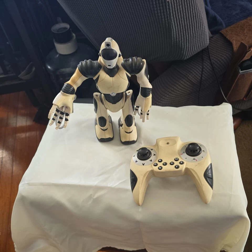 WowWee Robosapien V2 Humanoide Raro Robot Amarillo Sin Control Remoto Sin Probar BUENO Foto 4 de 4