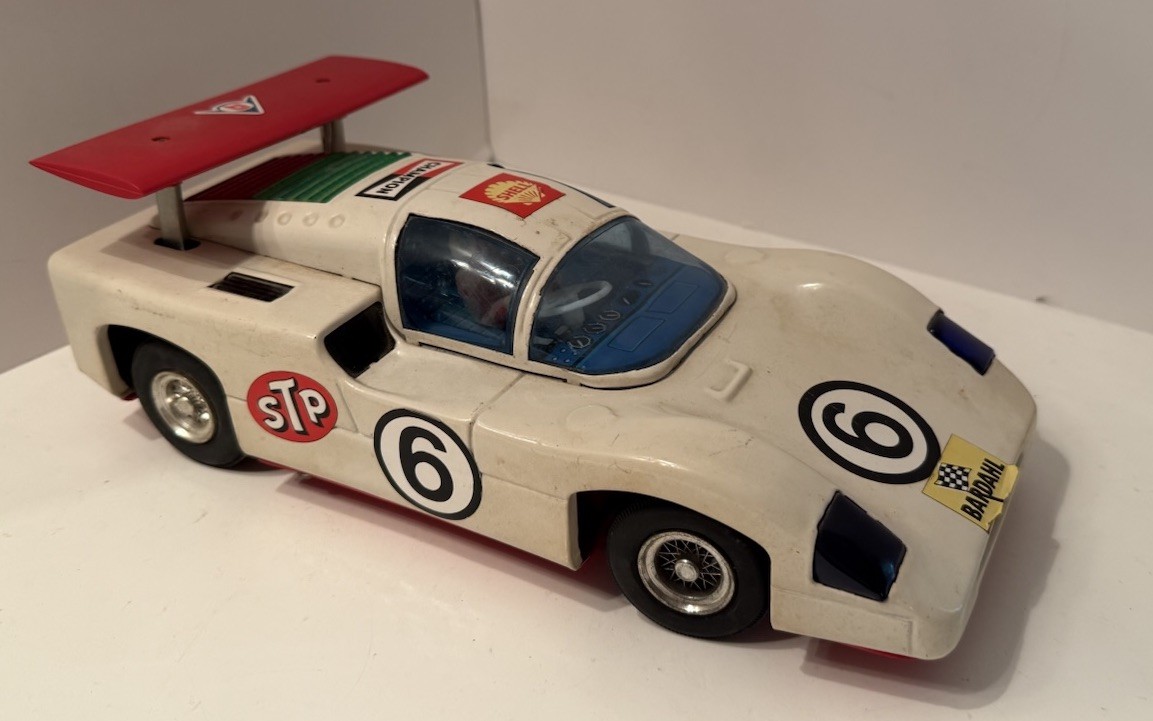 スピーディー　ミニカー　シャパラル2F　イタリア製 Vintage 1960s ALPS Battery operated Chaparral 2F Race Car. Japan
