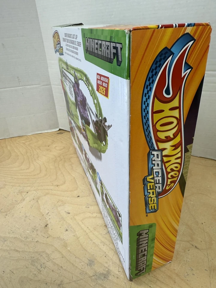 Hot Wheels RacerVerse Minecraft Playset & Die-Cast Diamond Armor Steve | Sealed - Image 3 of 4