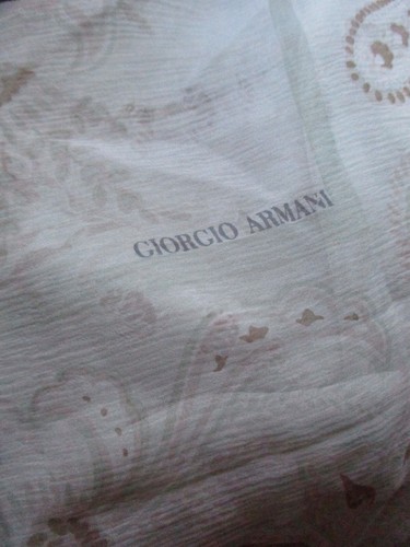 Bufanda Giorgio Armani Vintage Crepé Arrugado Seda Gasa Cosida con Dobladillo 53" Cuadrada - Imagen 4 de 12
