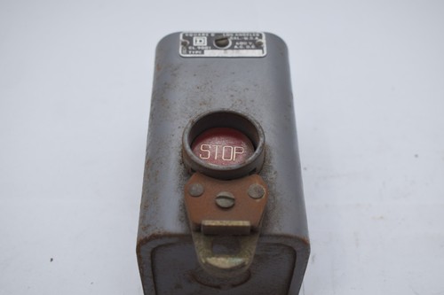 Square D 9001-B38 PUSH-BUTTON STATION STOP LOCKOUT STANDARD DUTY NEMA TYPE 1 ENC - Picture 1 of 4