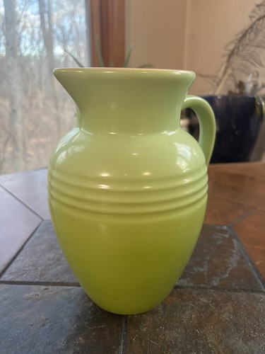 LE CREUSET Stoneware 2-QUART RIBBED WATER PITCHER JUG Hombre Lime Green 9" - Picture 4 of 12