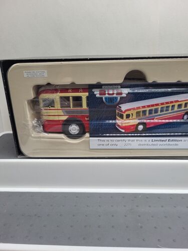 Corgi Classics GM Old Look 4515 Carolina Bus GM St. Louis 4505 Diecast Models L - Picture 9 of 13