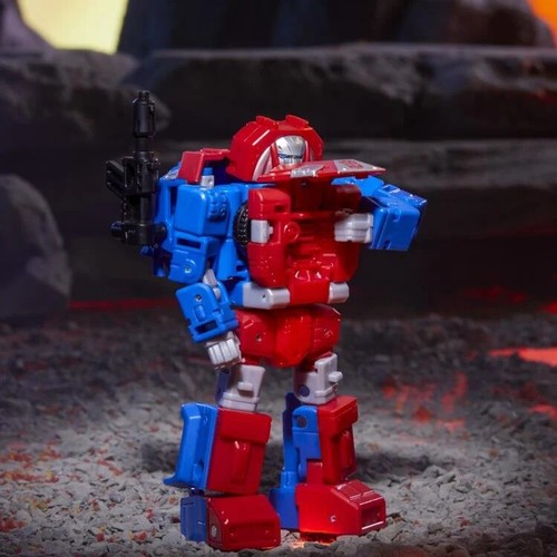 G1 Universe Autobot Gears Deluxe Class | Transformers: Legacy United - Picture 6 of 12