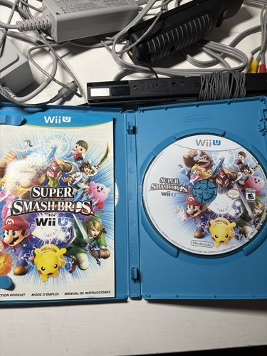 Consola Nintendo Wii U Deluxe Negra 32 GB Paquete + Super Smash Bros Wii U (CIB) - Imagen 13 de 18