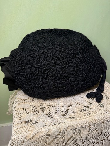 Antique 1920's Curly black lambs wool hand Muff Warmer - Picture 10 of 14